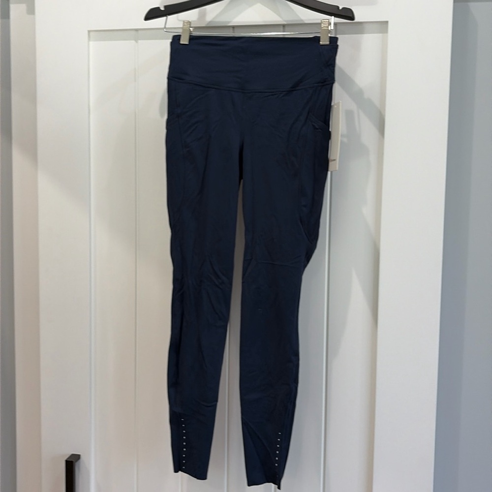 New w/ tags, true navy Lululemon fast and free HR tight 28 inch, pockets size 8